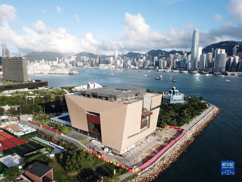 香港正挂挂牌，繁荣与活力的新篇章